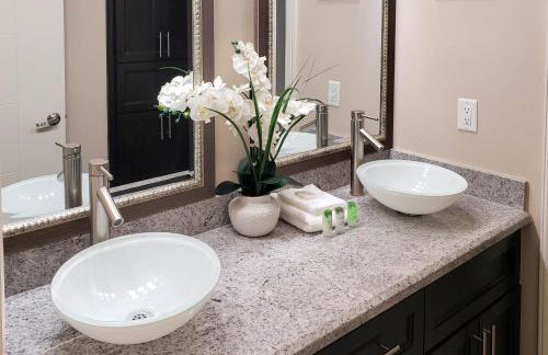 Pool, Patio and Yard Chic South Texas Home - Foto 19