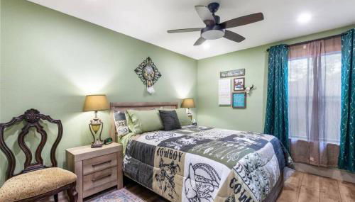 Stockyards 5 mins!-New!-Sleeps 8. Cowboy Bungalow - Foto 5