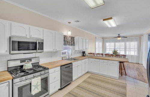 Bayview Coastal Home - Steps to Shore & Free Parking - Foto 5