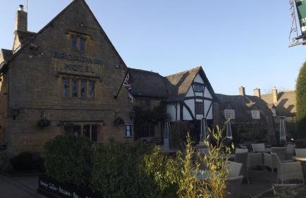 Hand built log cabin at Avonvale Holiday Lodges - Photo 5