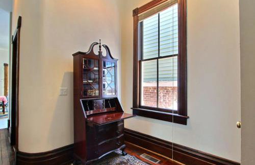 Big Blue House - Near Forsyth Park - Lower Unit - Photo 12