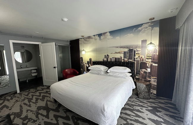 Lighthouse Inn & Suites - Photo 19