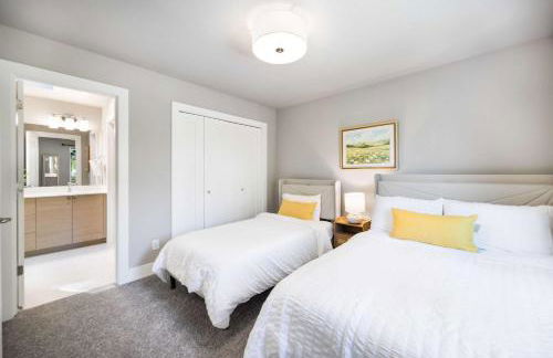 Modern Kirkland 4BR Family Oasis Kids Paradise - Photo 58