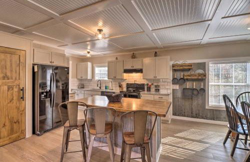 Lakefront Greers Ferry Cabin with Covered Boat Slip! - Foto 7