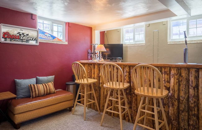 The Retro Escape City Park Hot Tub & Movie Theater - Foto 6