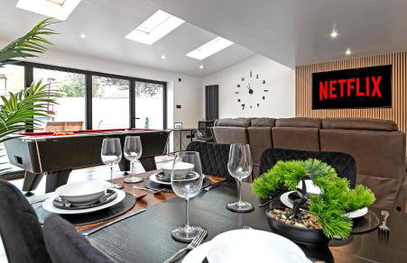 Contractors Heaven-POOL TABLE-THREE BEDROOM HOUSE WITH SEPARATE ONE BEDROOM SELF CONTAINED-Close to AIRPORT - Foto 12