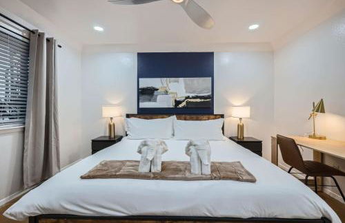 Your Airy King Suite Getaway - Sleeps 4 - Pool, Prkg - Photo 26