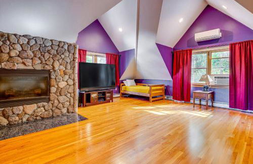 Spacious Belmont Home w/ Seasonal Pool & Grill - Foto 21