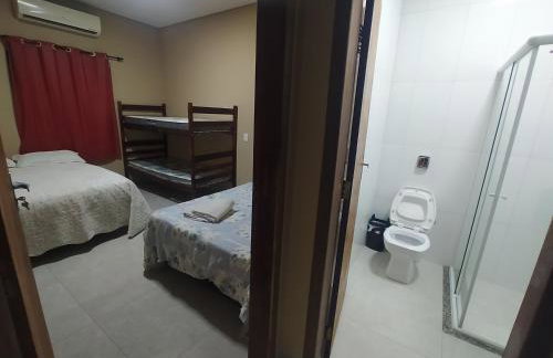 Check-in AUTÔNOMO, churrasqueira em Casa! Acesse 2ar, 2q,2B, pague 4 ou mais hóspedes, até 6 camas e tem pátio, garagem, roupa de cama, máquina de lavar roupas, portão eletrônico, todos privativos! Desconta duração! Entrada 15h adiante, inclusive madruga - Foto 13