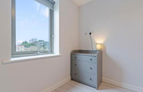 Exquisite 7 Bedroom 5 Bathroom House - Over 1900 sqft - Close to City Centre with Free Parking, Fast W-Fi and SmartTVs by Yoko Property - Foto 27