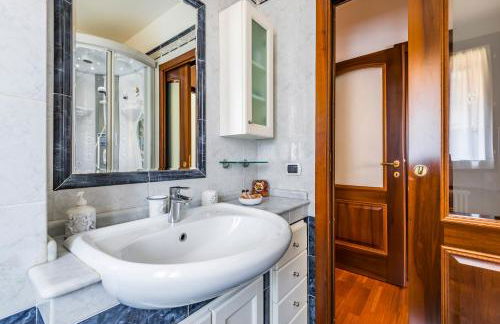 Jacuzzi Apartment in Italian Villa, Wi-Fi & Garden Sassuolo - Maranello - Foto 22