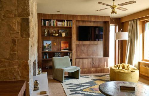 Cromer Luxury Palm Springs Bungalow with Pool Room - Photo 14