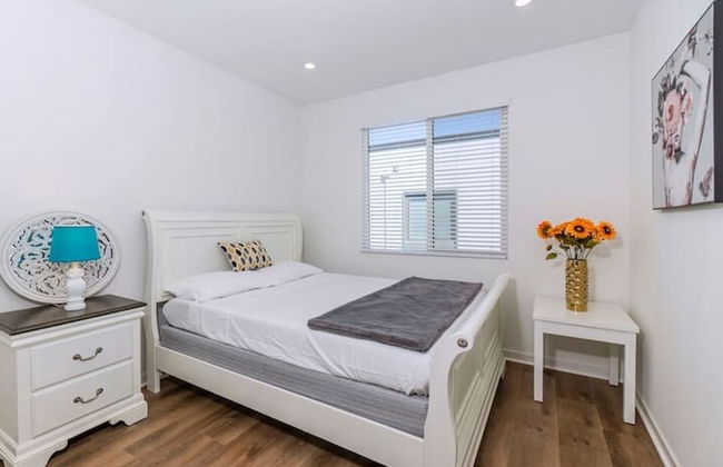 Private Room With Shared Bathroom - Photo 2