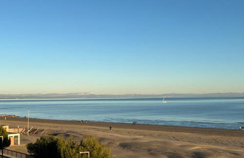 Appartamento fronte mare con terrazzo e parcheggio privato - Foto 24