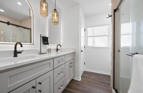 Bayside Hideaway! Private pool with water view and canal side dock! Available for Summer! - Foto 33