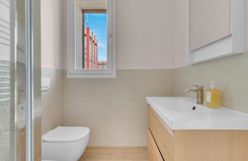 Airy Apartments with Balcony & Garage by NDP rent - Foto 35