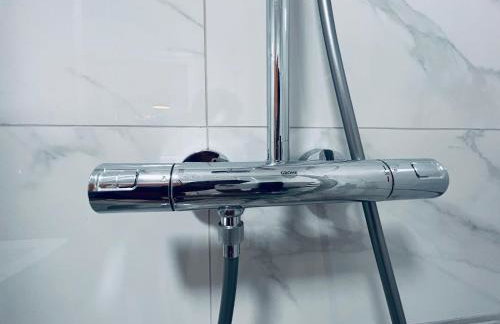 Private 2 Bed Guest House - Van Parking, M25 & A1 connections - Foto 9