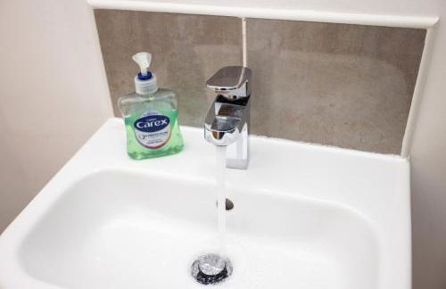 Carnforth 91 by Alt-Stay - 2 Bed En Suite Home - Parking, WiFi & King Bed - Contractors & Relocations - Weekly & Monthly Rates - Foto 21