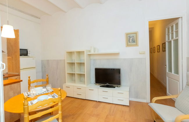 2 bedroom Apartment in Barcelona - Photo 11