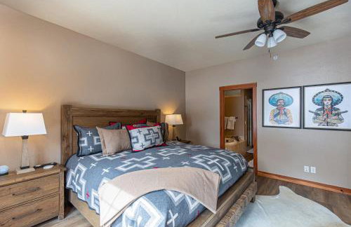 HotTub-Elkpoint-True Ski In Ski Out Family &Pet Friendly - Photo 18
