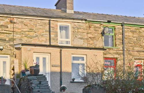 Cosy terrace cottage built into the mountain side. - Foto 11