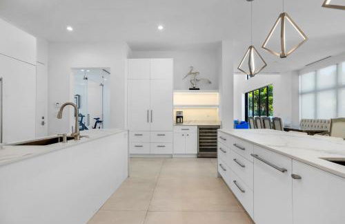 LVS Villa Blanco 5BR Coastal Oasis with Rooftop Sunset Deck Heated Pool Spa & Walk-to-Beach Access - Foto 73