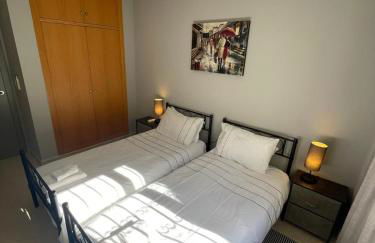 Modern 2 bedroom apartment 5mins from golf course - Foto 6