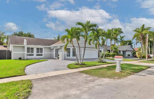 Spacious 4 bedrooms, 2 bathroom house with pool - Photo 32