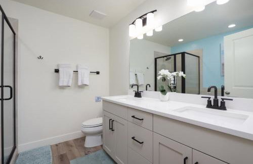 Adventure Base Camp Pet Friendly with Resort Living Pool, Arcade, Pickle-ball - Foto 34