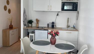 Cozy Studio Heart of La Défense - 10 min to Paris - Foto 5, stove