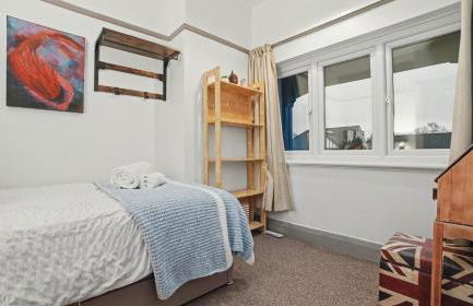 Wisteria Apt Spacious 3BR & Balcony - Photo 18