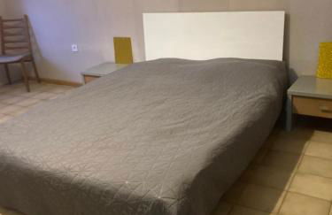 Geräumiges Apartment 90 m Zwei Schlafzimmer große Küche mit Essbereich Badewanne Waschmaschine Spülmaschine gesamte Unterkunft gehört Ihnen - Photo 23