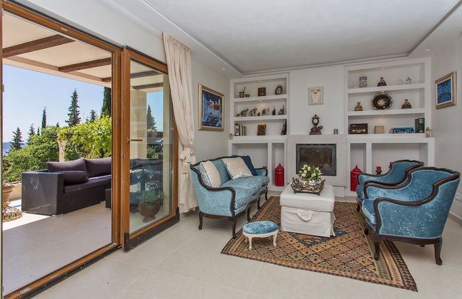 Luxury Villa Dolce Vita with Pool - Photo 34