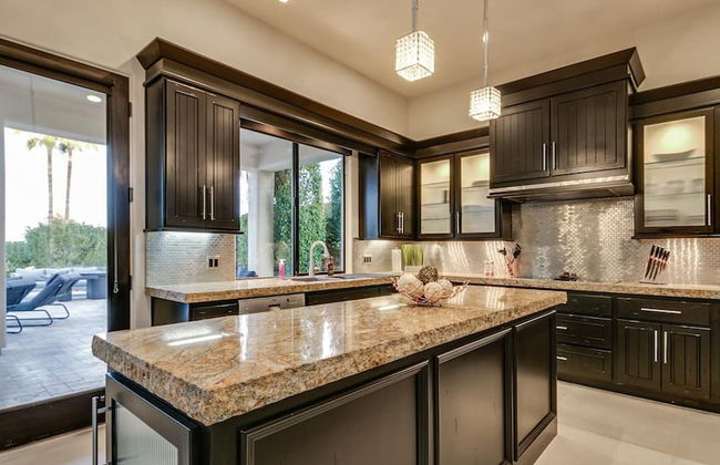 Luxury Contemporary Sanctuary w/ Pool and Views! - Foto 14