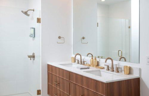 Back-Bay Lux Central 2BR Condo with Rooftop and Parking - Foto 38