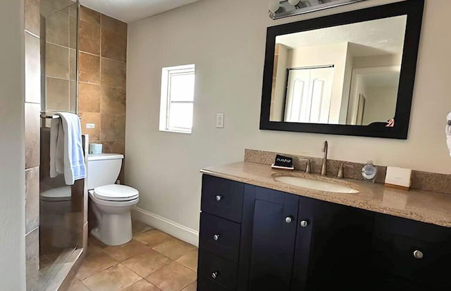 Charming 1940 Waterfront 2br-2ba Condo 2 Bedroom Condo by RedAwning - Foto 17