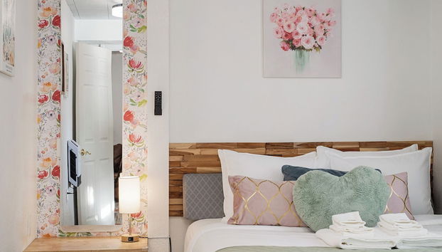 Coast PalmTree Yard 2BR Block from Beach - Photo 4, Room