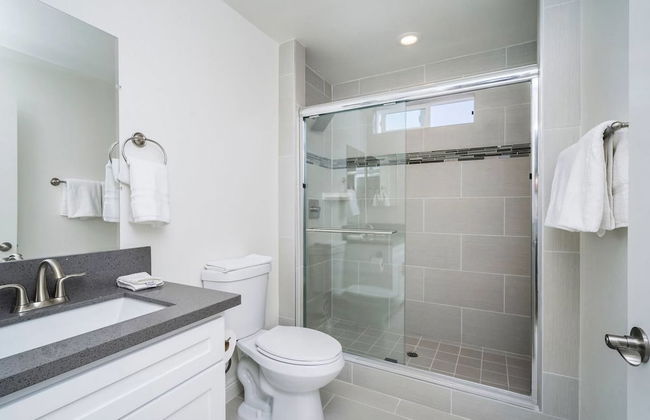 Brand NEW Modern Luxury 3bdr Townhome In Silver Lake - Photo 19