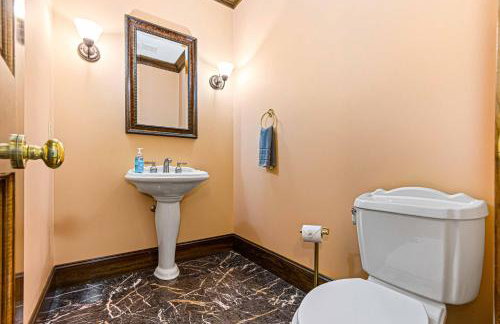 Luxury Getaway Home with Panoramic Views, Pool & Hot Tub! - Foto 24