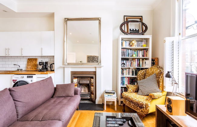 Bright and Spacious Notting Hill Nest - Photo 38