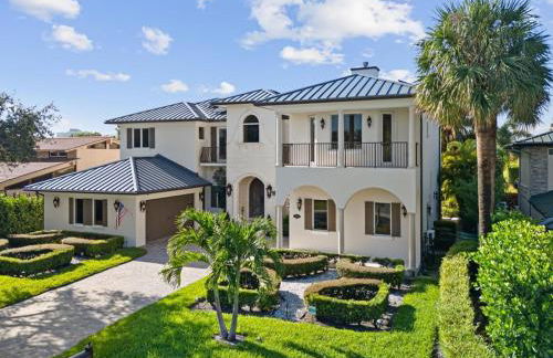 Near the Beach • Pool & Jacuzzi • Waterfront Villa - Foto 72