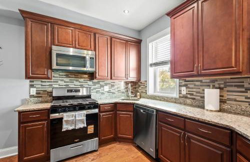 Elegant Reservoir Hill home with parking sleeps 8 - Foto 10