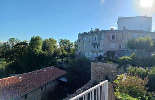 Jonzac Centre Ville - Private Home near Chateau - Photo 3