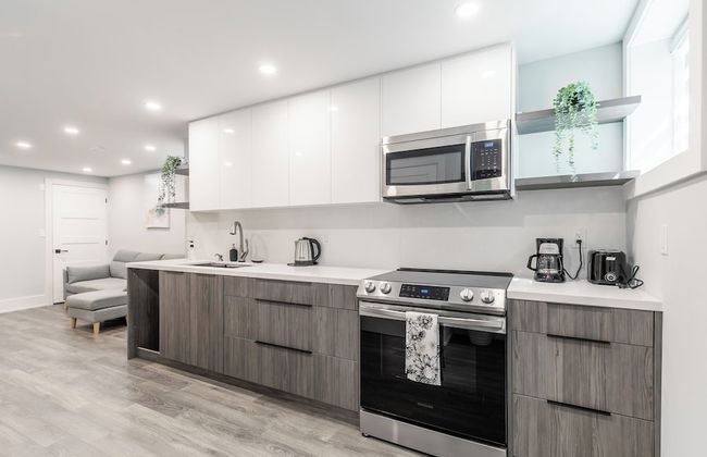 GLOBALSTAY Modern Basement In DT Toronto - Photo 8