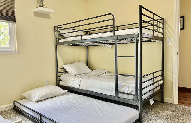 DT Reno - 4BR Home w Patio BBQ Grill Games Room - Foto 14