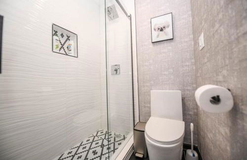 Spacious 4 bedroom 8 beds 20mins From downtown - Foto 18