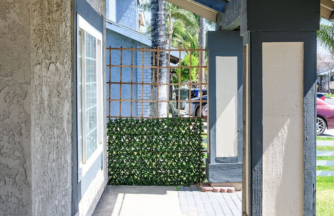 Spacious Family Retreat w Garden Modern Comfort - Photo 58