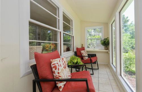 Dog Friendly Lakeside Escape with Hammock and Fire Pit - Foto 69