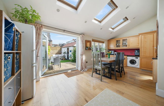 A Delightful 4-bedroom Home With a Private Garden - Foto 6