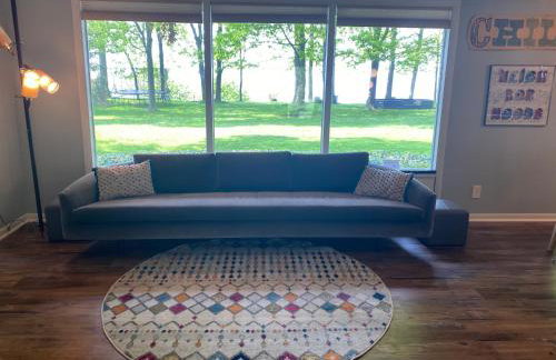 All the Waters Retro Home on Lake Michigan- Your Own PRIVATE BEACH - Foto 70